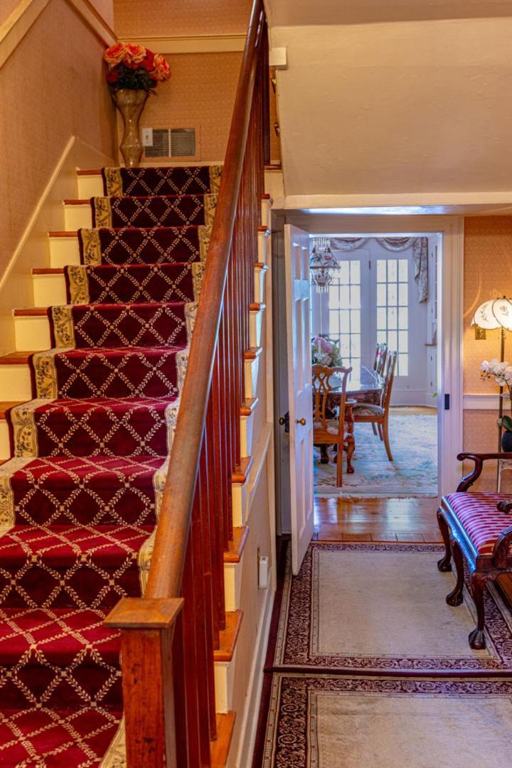 Historic Wilson-Guy House Bed & Breakfast Niagara-on-the-Lake Екстериор снимка
