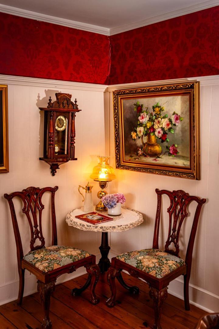 Historic Wilson-Guy House Bed & Breakfast Niagara-on-the-Lake Екстериор снимка