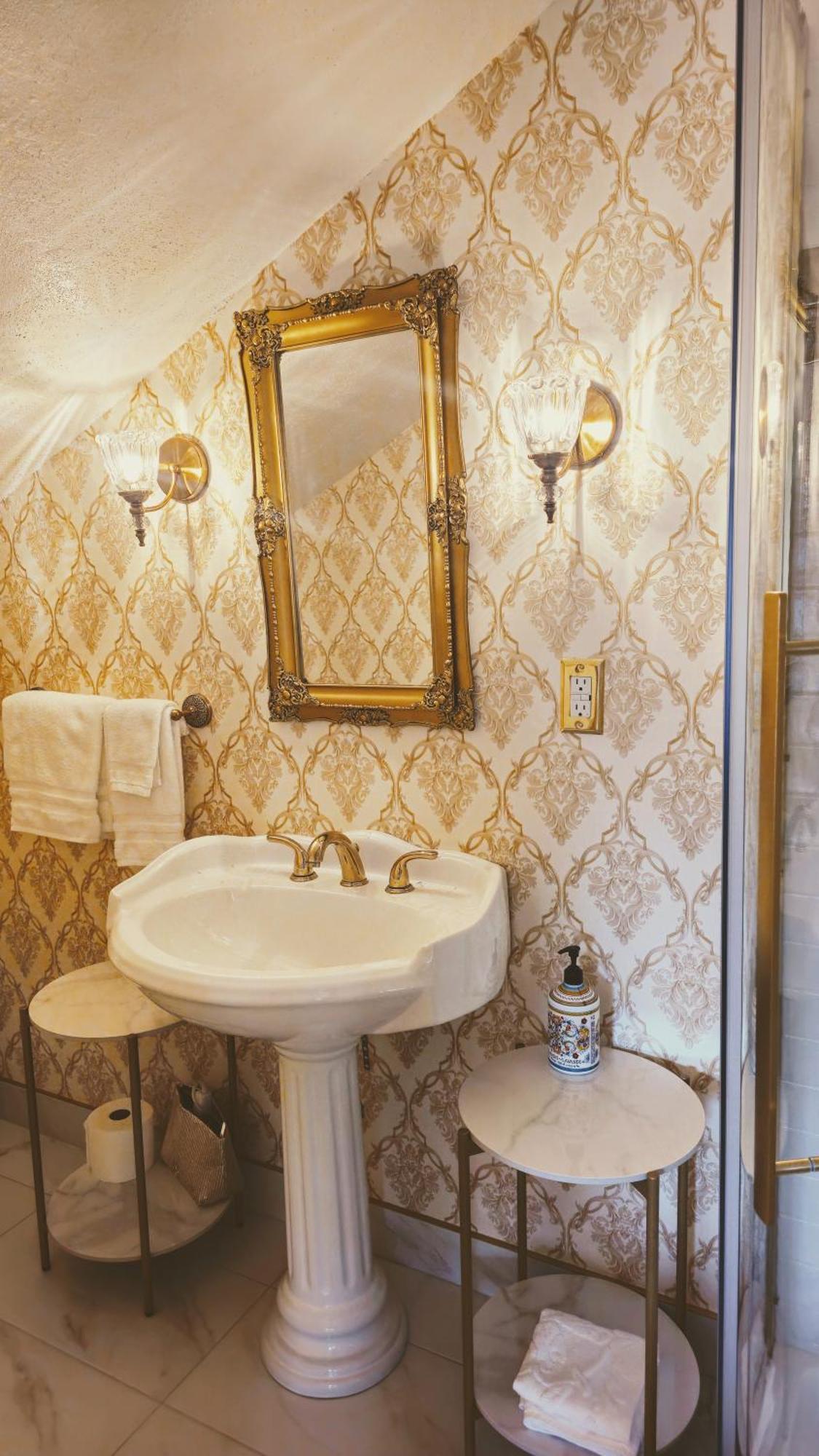 Historic Wilson-Guy House Bed & Breakfast Niagara-on-the-Lake Стая снимка