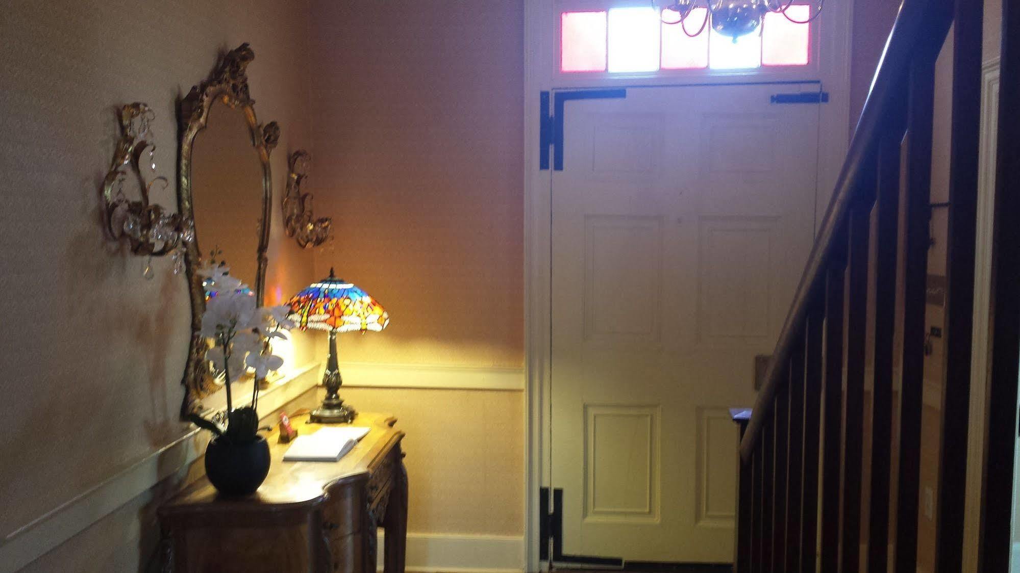 Historic Wilson-Guy House Bed & Breakfast Niagara-on-the-Lake Екстериор снимка